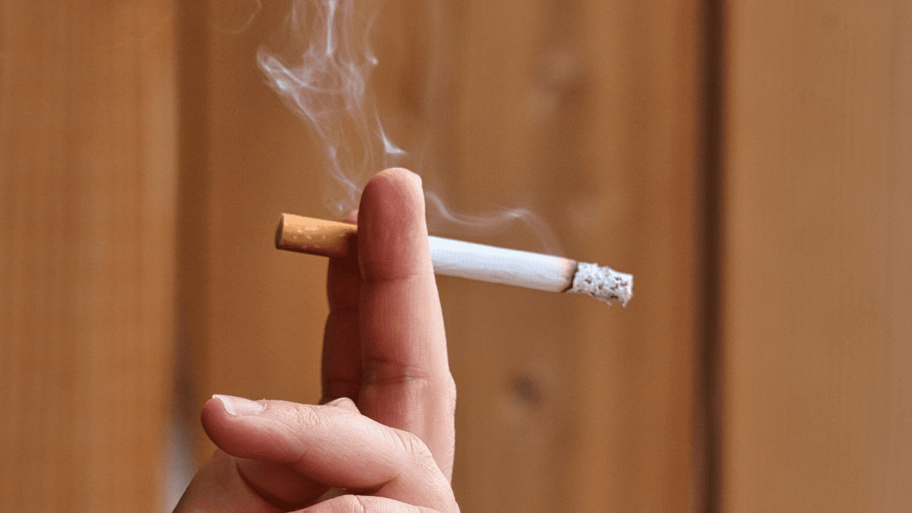 Kuinka vaarallista on altistua passiiviselle tupakoinnille? Entä kun kerrostalon rapussa haisee rööki?